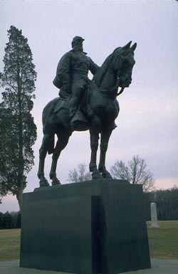 stonewall jackson statue at manassas battlefield